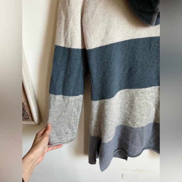 Claudia Nichole 100 % Cashmere Striped Hooded Sweater - Gray and Blue - Picture 10 of 10